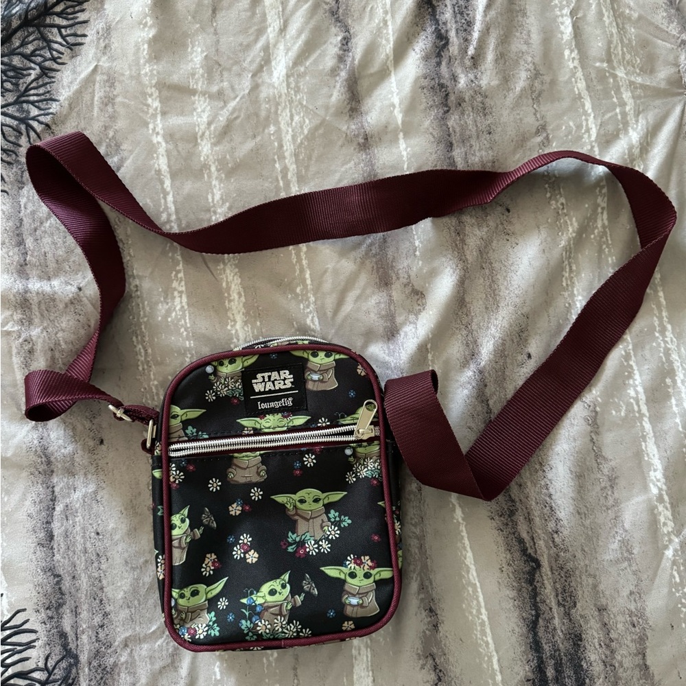 Baby Yoda Star Wars Loungefly crossbody bag. Cute!!!